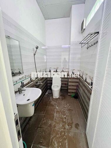 Nhà mới 2 lầu 4 phòng KDC Hồng Loan