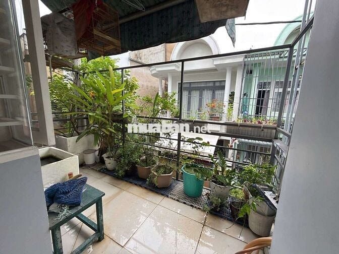 NHÀ HẺM XE HƠI KHU VỰC AN NINH GẦN CHỢ NHÀ  FUNL NỘI THẤT