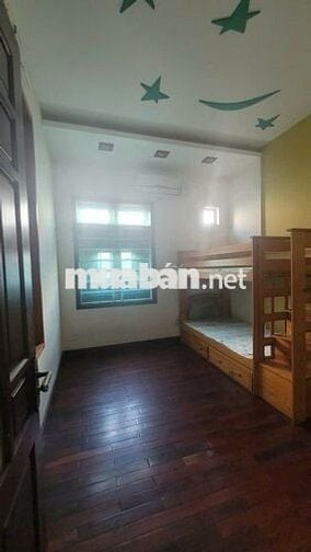 Cho thuê nhà có sân vườn đường Cách Mạng Tháng Tám