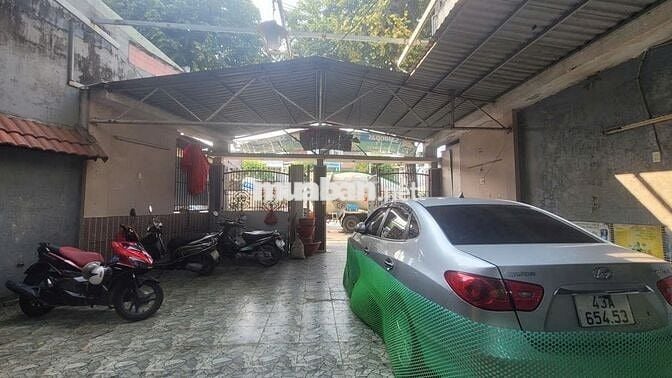 Cho thuê nhà có sân vườn đường Cách Mạng Tháng Tám