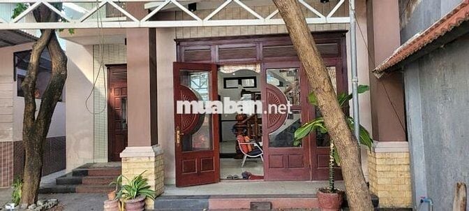 Cho thuê nhà có sân vườn đường Cách Mạng Tháng Tám