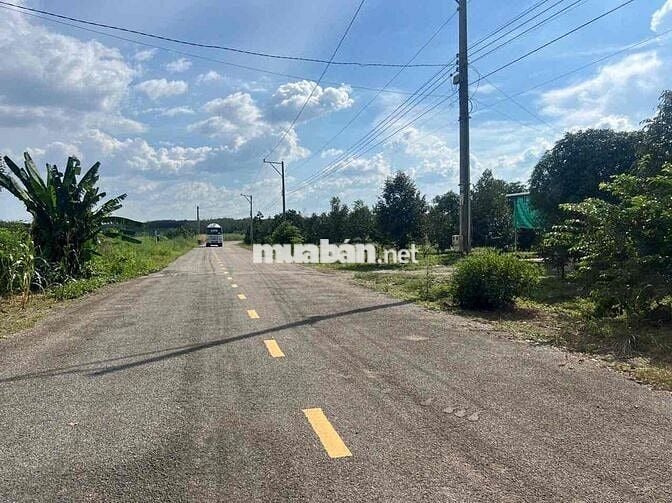 Sang lại đất tại TPHCM 350tr/250m2 nằm ngay MT đường huyện sẵn thổ cư