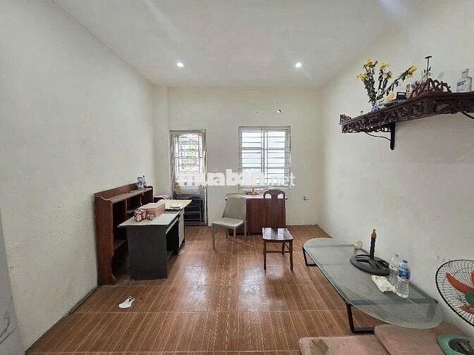 Gấp! Bán Định Công, Giá 7.5 tỉ, DT 60 m2, nhà 3 tầng, Ngõ ba gác