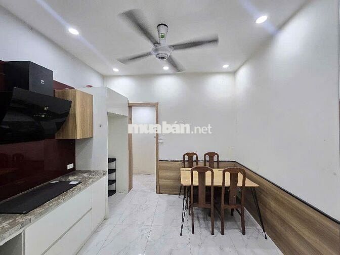 Gấp! Bán Định Công, Giá 7.5 tỉ, DT 60 m2, nhà 3 tầng, Ngõ ba gác