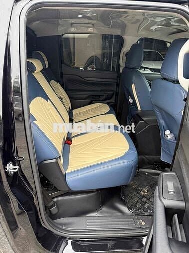 Ford Ranger XLS 2025 AT - 3.988 km - thương lượng