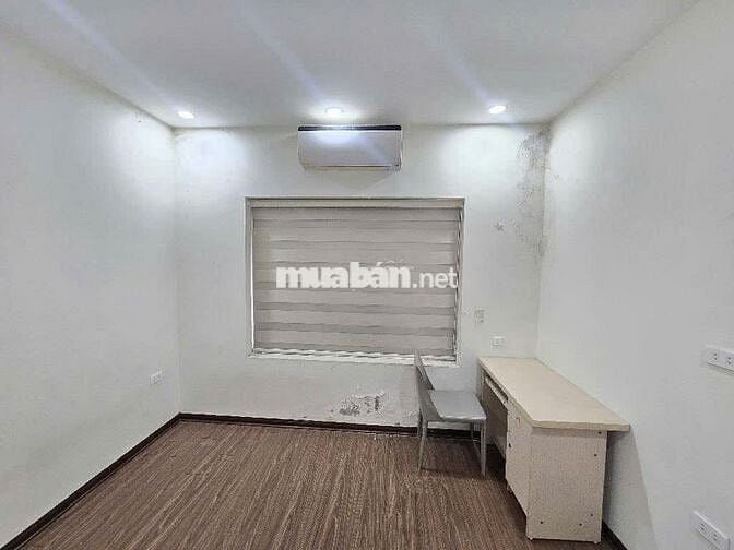 Gấp! Bán Định Công, Giá 7.5 tỉ, DT 60 m2, nhà 3 tầng, Ngõ ba gác