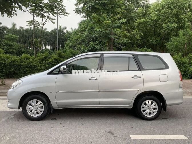 Toyota Innova 2010 V 157.000 km Xám