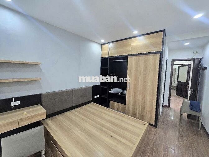 Gấp! Bán Định Công, Giá 7.5 tỉ, DT 60 m2, nhà 3 tầng, Ngõ ba gác