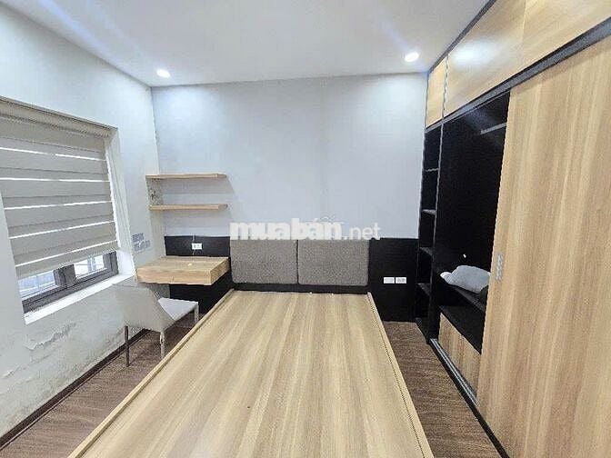 Gấp! Bán Định Công, Giá 7.5 tỉ, DT 60 m2, nhà 3 tầng, Ngõ ba gác