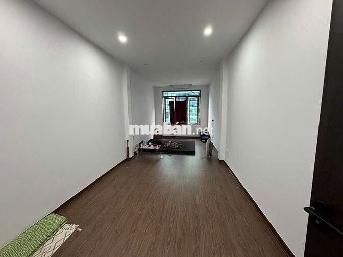 Gấp! Bán Định Công, Giá 11.5 tỉ, 50 m2, nhà 4 tầng mới, Ngõ ô tô tránh