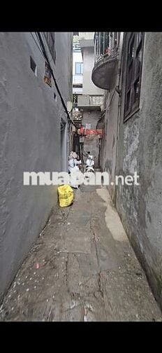 Gấp! Bán Định Công, Giá 7.5 tỉ, DT 60 m2, nhà 3 tầng, Ngõ ba gác