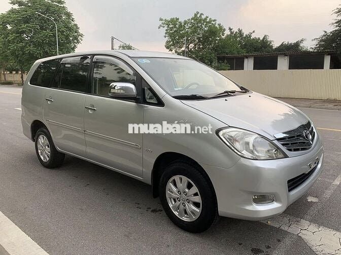 Toyota Innova 2010 V 157.000 km Xám
