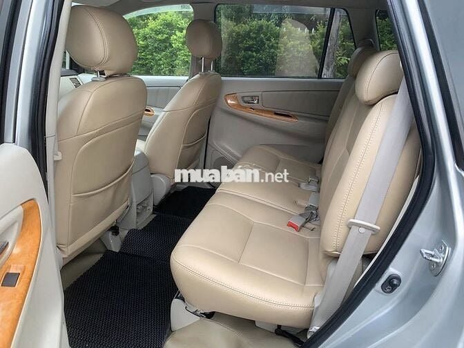 Toyota Innova 2010 V 157.000 km Xám