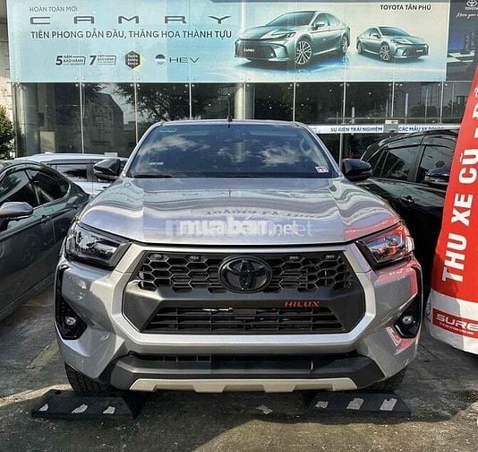 (Xe Hãng) Toyota Hilux 2024 2.4L 4x2 AT - 25600 km
