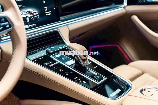 LONG ANH AUTO về Porsche Panamera model 2018