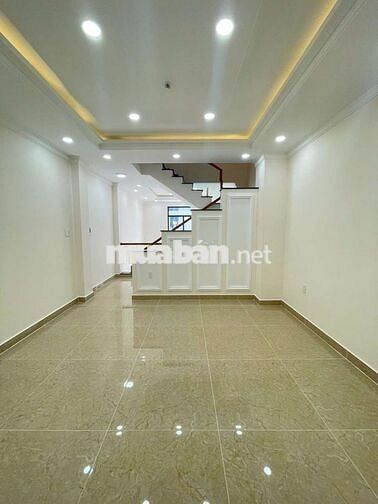 NHÀ 1 TRỆT LỬNG 2 LẦU GẦN NGÃ TƯ BÌNH PHƯỚC