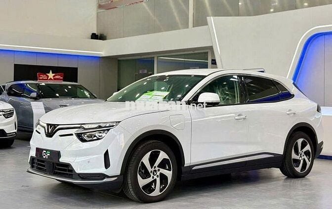 Vinfast VF8 Eco 2022 Trắng Siêu Lướt