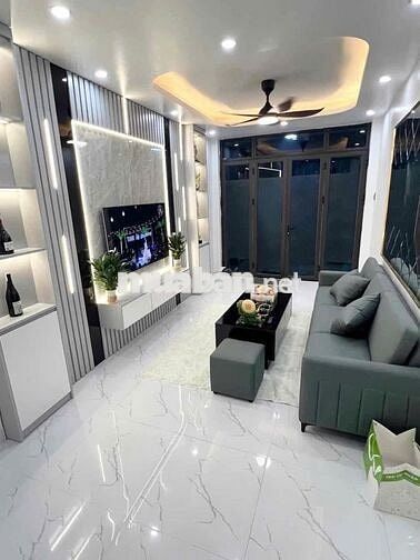 Căn hoa hậu, giá hậu đậu, nhà mới 40m2, 2 thoáng, 100m ra Khâm Thiên