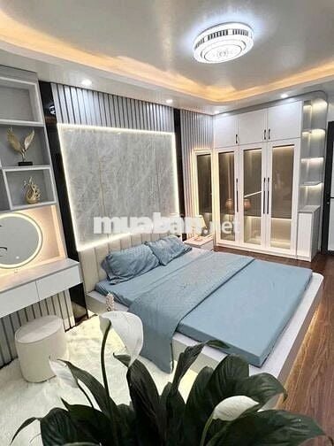 Căn hoa hậu, giá hậu đậu, nhà mới 40m2, 2 thoáng, 100m ra Khâm Thiên