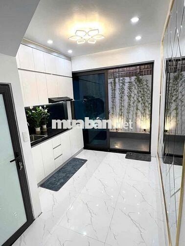 Căn hoa hậu, giá hậu đậu, nhà mới 40m2, 2 thoáng, 100m ra Khâm Thiên