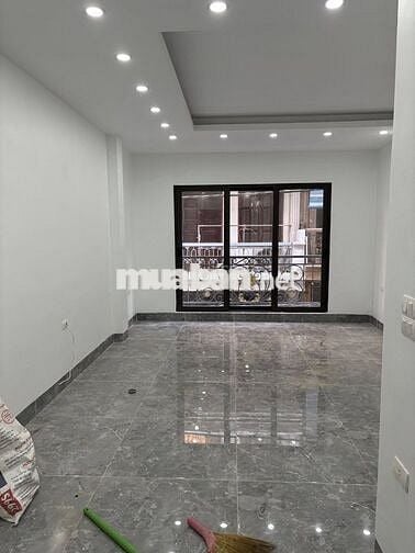 BÁN NHÀ HOÀNG QUỐC VIỆT – PHÂN LÔ ĐẸP – 7 TẦNG THANG MÁY – NGÕ THÔNG