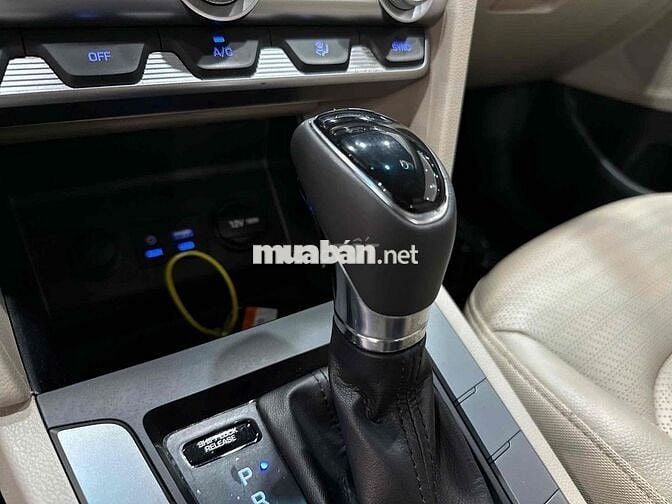 Hyundai Elantra 2022 1.6 AT Đen 36.000km