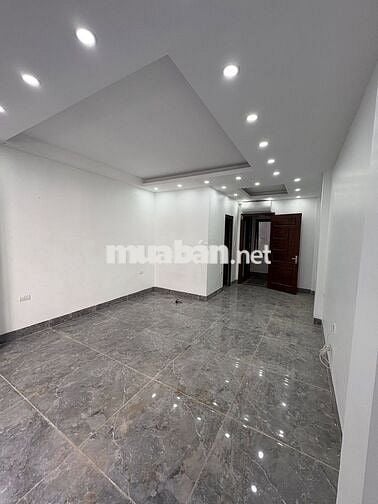 BÁN NHÀ HOÀNG QUỐC VIỆT – PHÂN LÔ ĐẸP – 7 TẦNG THANG MÁY – NGÕ THÔNG