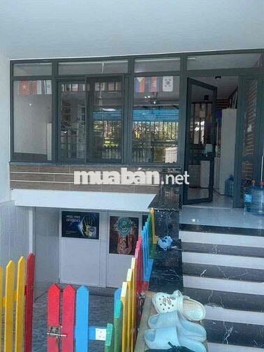 cần bán gấp nhà kdc phước kiển a, có hầm, view công viên