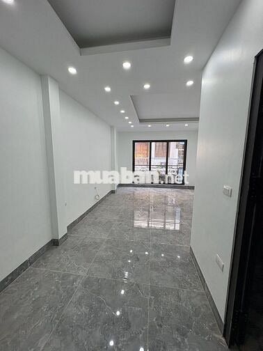 BÁN NHÀ HOÀNG QUỐC VIỆT – PHÂN LÔ ĐẸP – 7 TẦNG THANG MÁY – NGÕ THÔNG