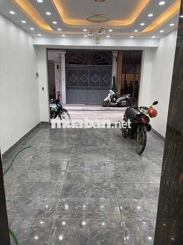 BÁN NHÀ HOÀNG QUỐC VIỆT – PHÂN LÔ ĐẸP – 7 TẦNG THANG MÁY – NGÕ THÔNG