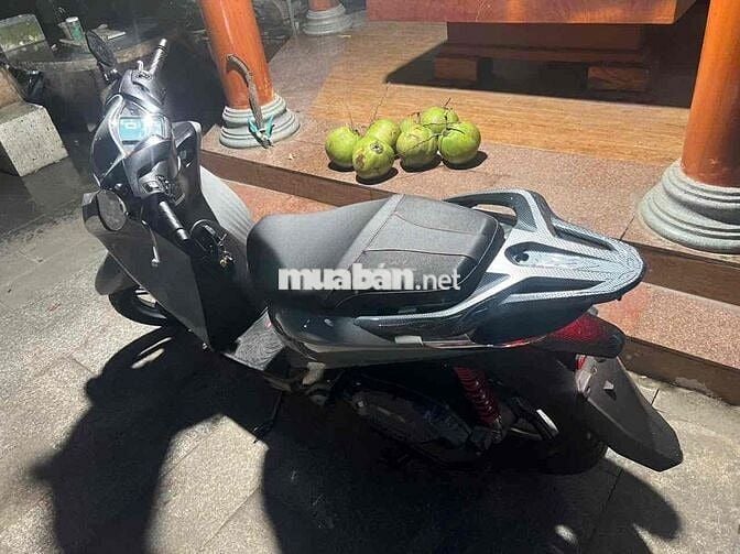 Xe SH mới mua, chỉ chạy từ hãng về.