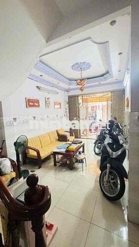 Nhà mặt tiền 3 lầu Lạc Long Quân-q11 ( 3.2m x 13m) vị trí kd đẹp