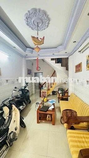 Nhà mặt tiền 3 lầu Lạc Long Quân-q11 ( 3.2m x 13m) vị trí kd đẹp