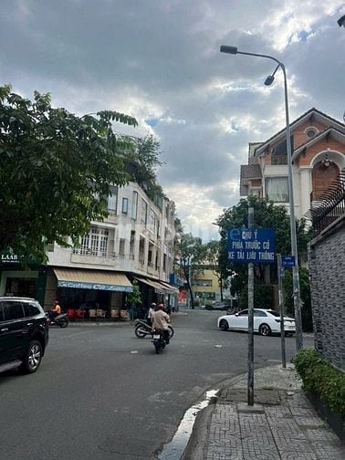 Cho thuê nhà Mt Hoa Sứ, P.2, Phú Nhuận DT 4x16m. Trệt 3L. Giá 32tr