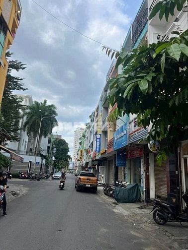 Cho thuê nhà Mt Hoa Sứ, P.2, Phú Nhuận DT 4x16m. Trệt 3L. Giá 32tr