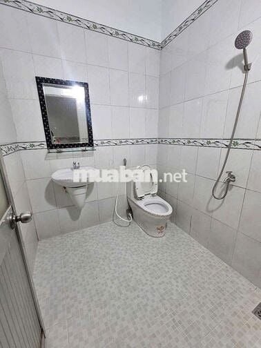 Cho thuê nhà gần Chợ Hạt Điều hẻm xe tải