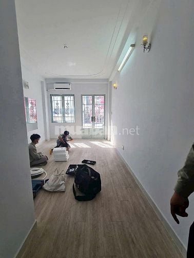 Cho thuê nhà Mt Hoa Sứ, P.2, Phú Nhuận DT 4x16m. Trệt 3L. Giá 32tr