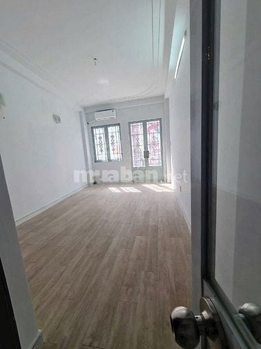 Cho thuê nhà Mt Hoa Sứ, P.2, Phú Nhuận DT 4x16m. Trệt 3L. Giá 32tr