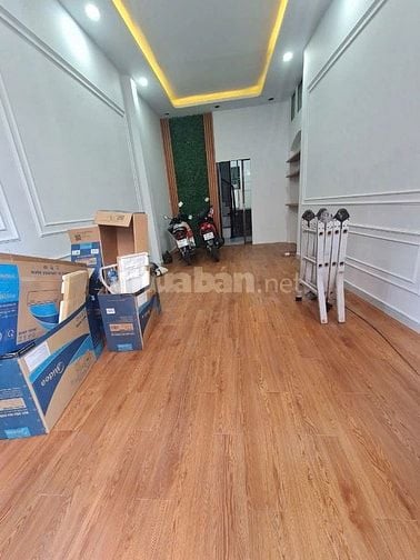 Cho thuê nhà Mt Hoa Sứ, P.2, Phú Nhuận DT 4x16m. Trệt 3L. Giá 32tr