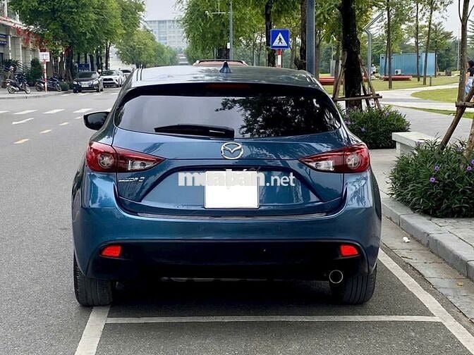 Mazda 3 2017 màu xanh