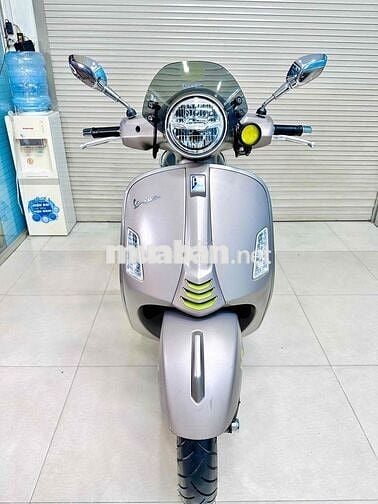 Piaggio Vespa GTS 300 Super Tech HPE4 2023 Xám