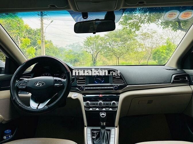 Hyundai Elantra 1.6 AT 2020 - 20000 km