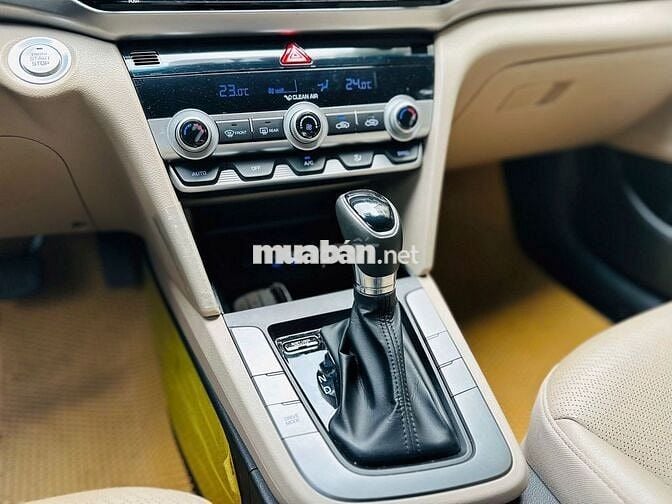 Hyundai Elantra 1.6 AT 2020 - 20000 km