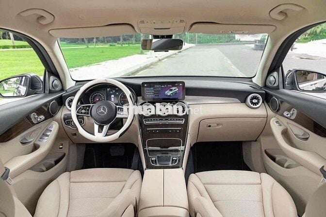 LONG ANH AUTO về Mercedes GLC200 2021