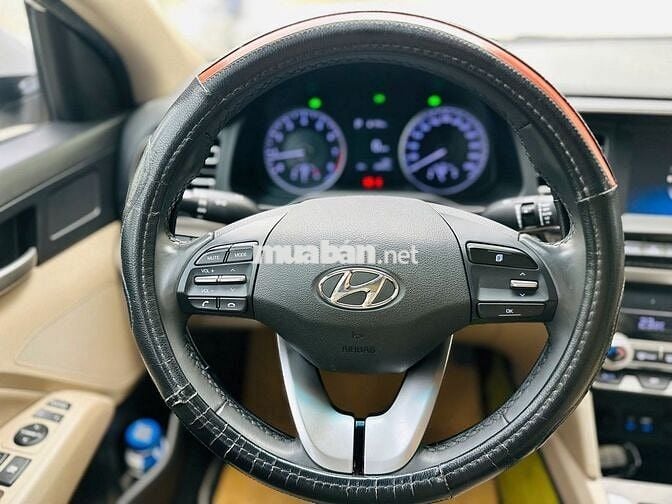 Hyundai Elantra 1.6 AT 2020 - 20000 km