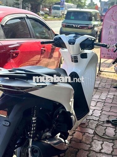 Honda SH 125i Trắng Zin êm