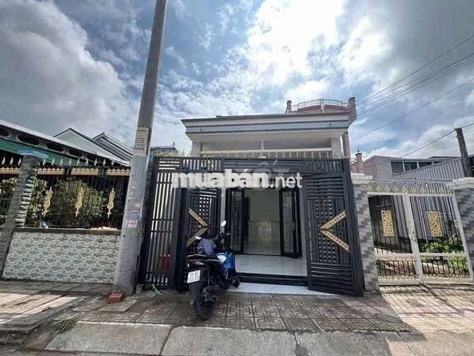 CẦN BÁN GẤP CĂN NHÀ CẤP 4 90M2 NGAY CHỢ BÌNH CHÁNH GIÁ 820TR!!!