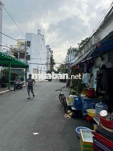 Bán nhà 1 trệt 2 lầu 1 tum, dt 4 x 19m, 1/..đường số 18, BHH, Bình Tân