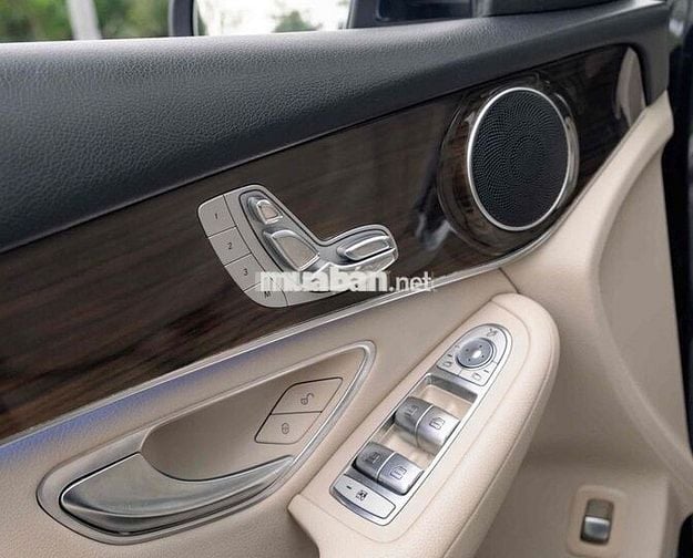 LONG ANH AUTO về Mercedes GLC200 2021