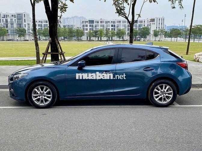 Mazda 3 2017 màu xanh